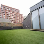 West Townhouse By Casacity